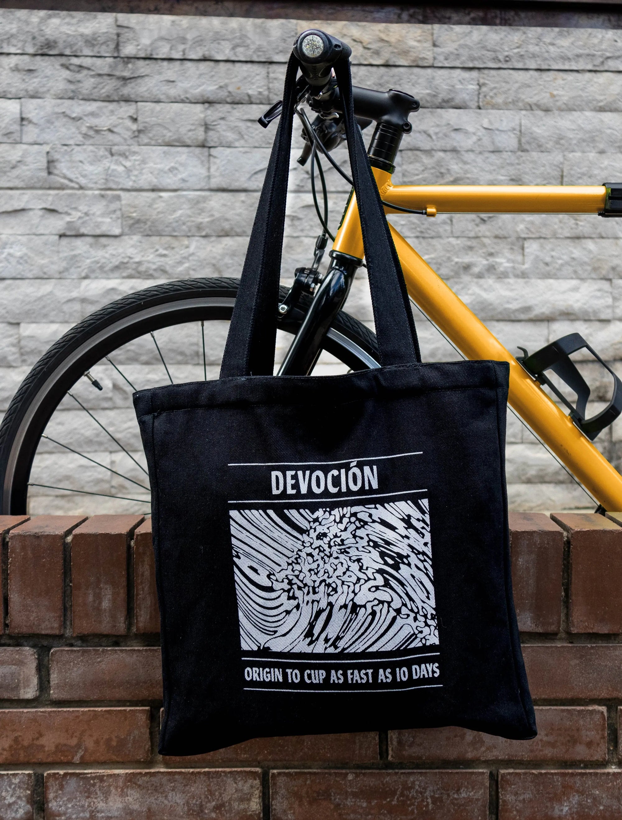 Devoción ORIGIN TO CUP ZIPPER TOTE